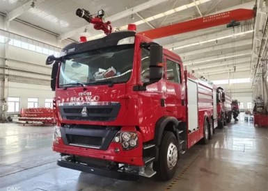 Truk Pemadam Kebakaran Tangki Air Kapasitas 276kw 12000kg dengan Kabin Enam Kursi yang Diperpanjang