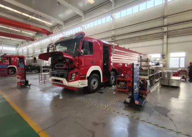 Manual Transmission 15 Tons Water Tanker Fire Truck with Separate Crew Cabin