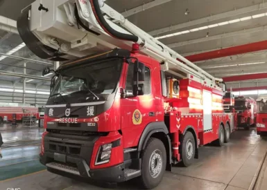 Shanghai Jindun Full Authorized Water Tower Fire Truck (31000kg 6??4 Driving)