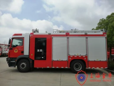 210kw 4x2 Truk Pemadam Kebakaran Foam Dengan Winch Depan Dan Ruang Kru Mandiri