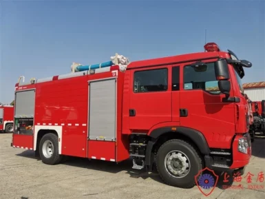 Industrial 206kw Water Foam Fire Truck Double Cabin Howo Chassis 4??2 Drive