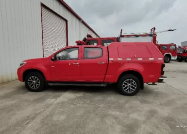 Xe chữa cháy bồn nước động cơ diesel 4 xi-lanh 161 mã lực