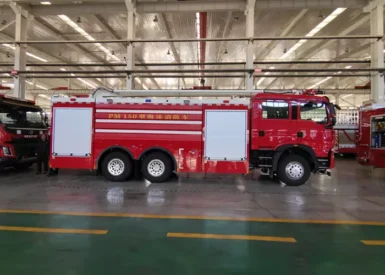Chinese Chassis 6??4 Drive 276kw Engine Motorized Water Tanker Fire Truck