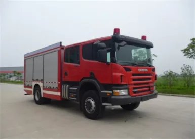 รถดับเพลิงกู้ภัยจากอุบัติเหตุเคมีแชสซี Scania แบบกว้าง 6 ที่นั่ง