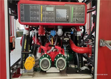 Four Stroke 4??2 Anti Drop 6000L/M Q235A Foam and Water Tanker Fire Truck