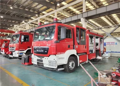 Corrosion Resistant 1.0MPa SS304 Stainless Steel 4x2 Water Tanker Fire Truck