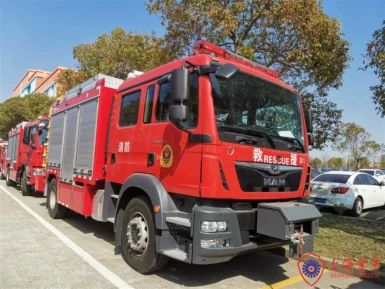 Veículo de Resgate de Emergência de 290HP com 6 Assentos e 100 Conjuntos de Equipamento de Incêndio e Resgate