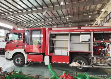 Vehículo de Rescate de Emergencia 4x2 con 214kw en el Sitio de Incendio con 100 Juegos de Herramientas