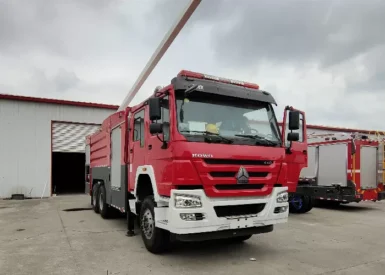 206Kw 4x2 Drive Manual Transmission Water Tanker Fire Truck with 65m Spray Range