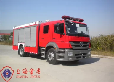 Max Speed 100KM/H Foam Fire Truck Adjustable Seats With 4500 Water 1500 Foam