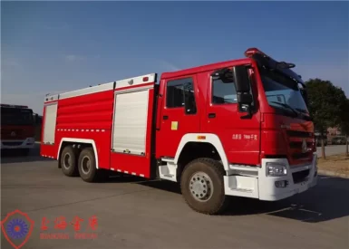 Six Seats China Chassis 6x4 Drive Departure Angle 12 Degree Foam Fire Truck