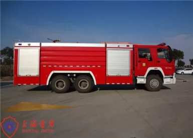 Max Speed 85KM/H Six Seats Fire Fighting Truck With Pressure 1.0MPa Fire Pump