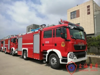 GVW 20T 4??2 Drive 6000L Water Foam Fire Truck 2000L Foam Tanker Firefighting Vehicle