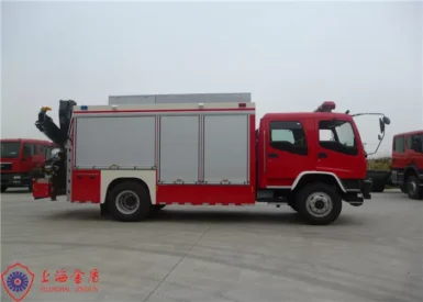 ISUZU Chassis Emergency Rescue Fire Truck Mounted Crane on Rear Traction Rope Length 28M