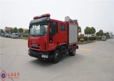 Small capacity Five Seats Imported Chassis 4x2 Drive Foam Fire Truck