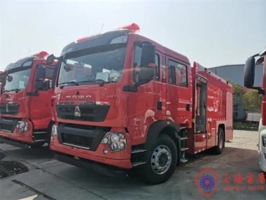 Stainless Steel Municipal Water Foam Fire Truck Six Seats 6000L